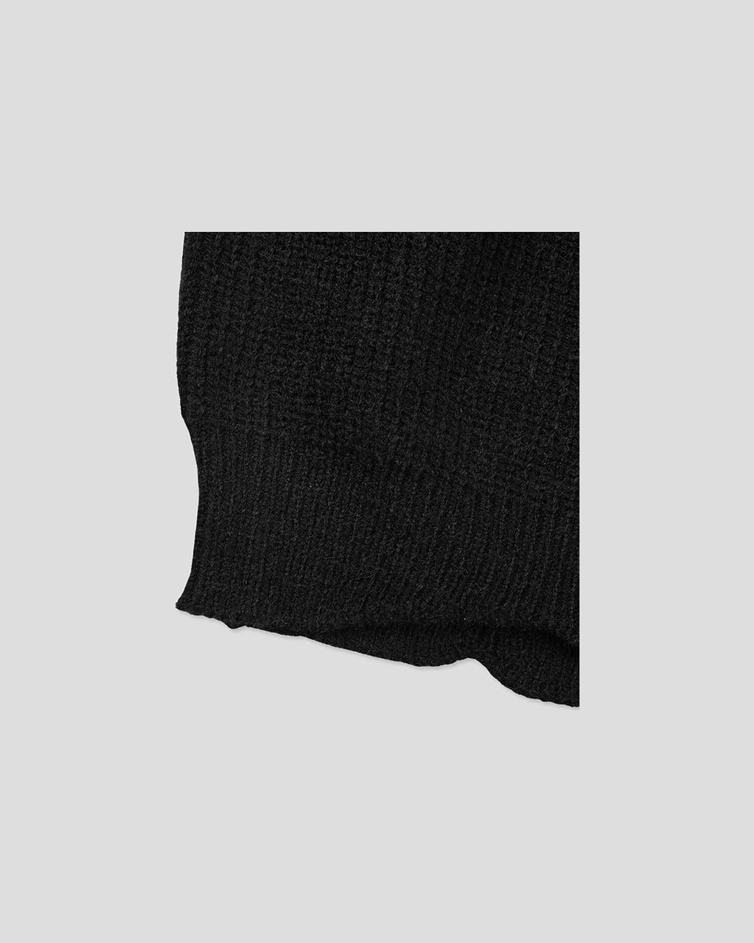 (UNISEX) Studs Over Knit