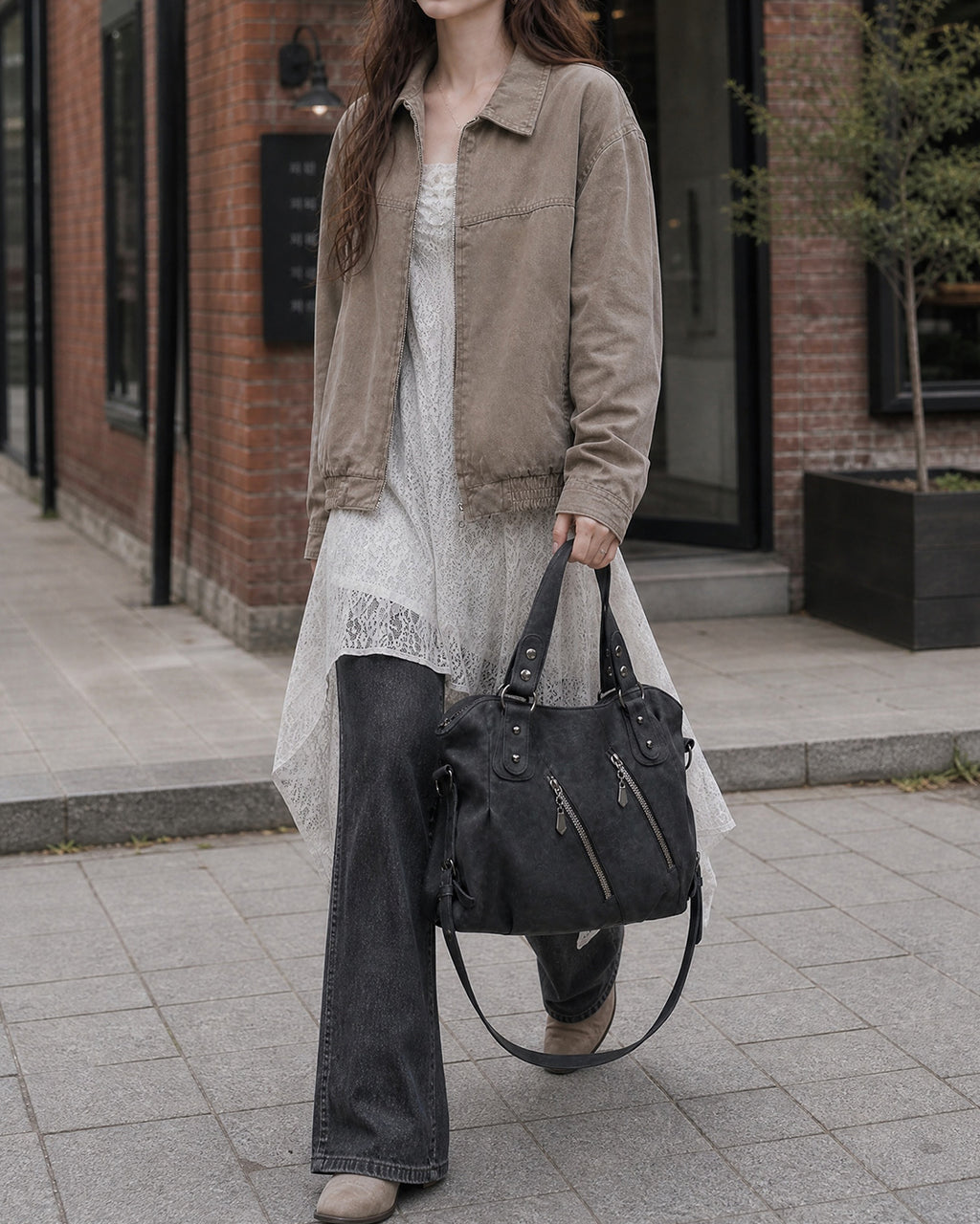 (UNISEX) Diagonal Zip Leather Tote Bag