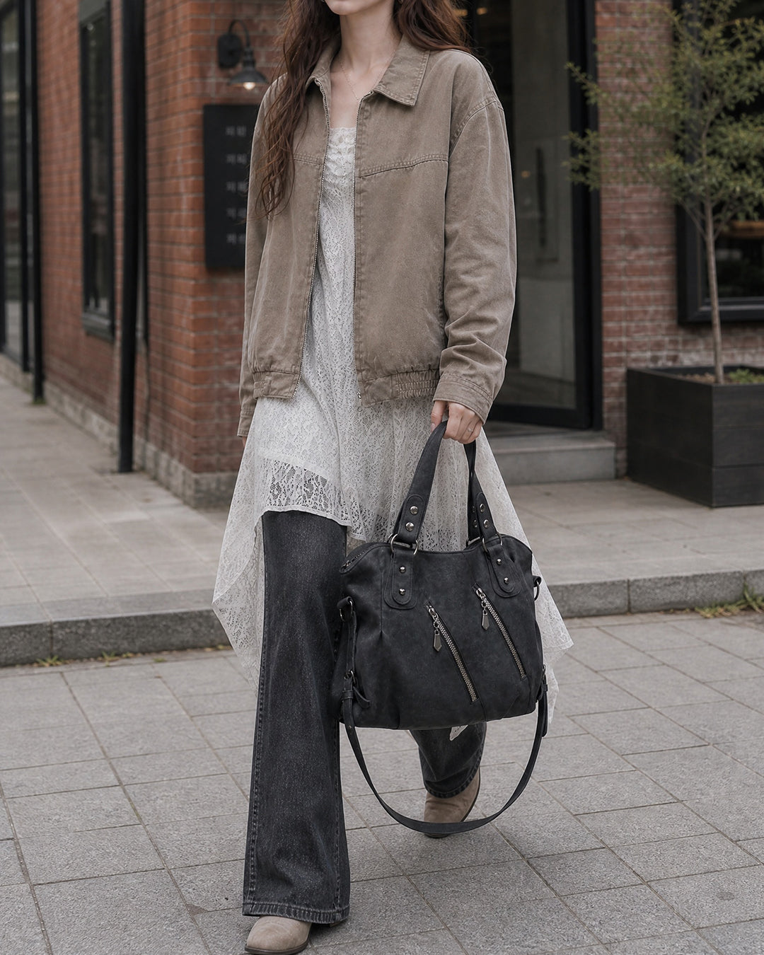 (UNISEX) Diagonal Zip Leather Tote Bag