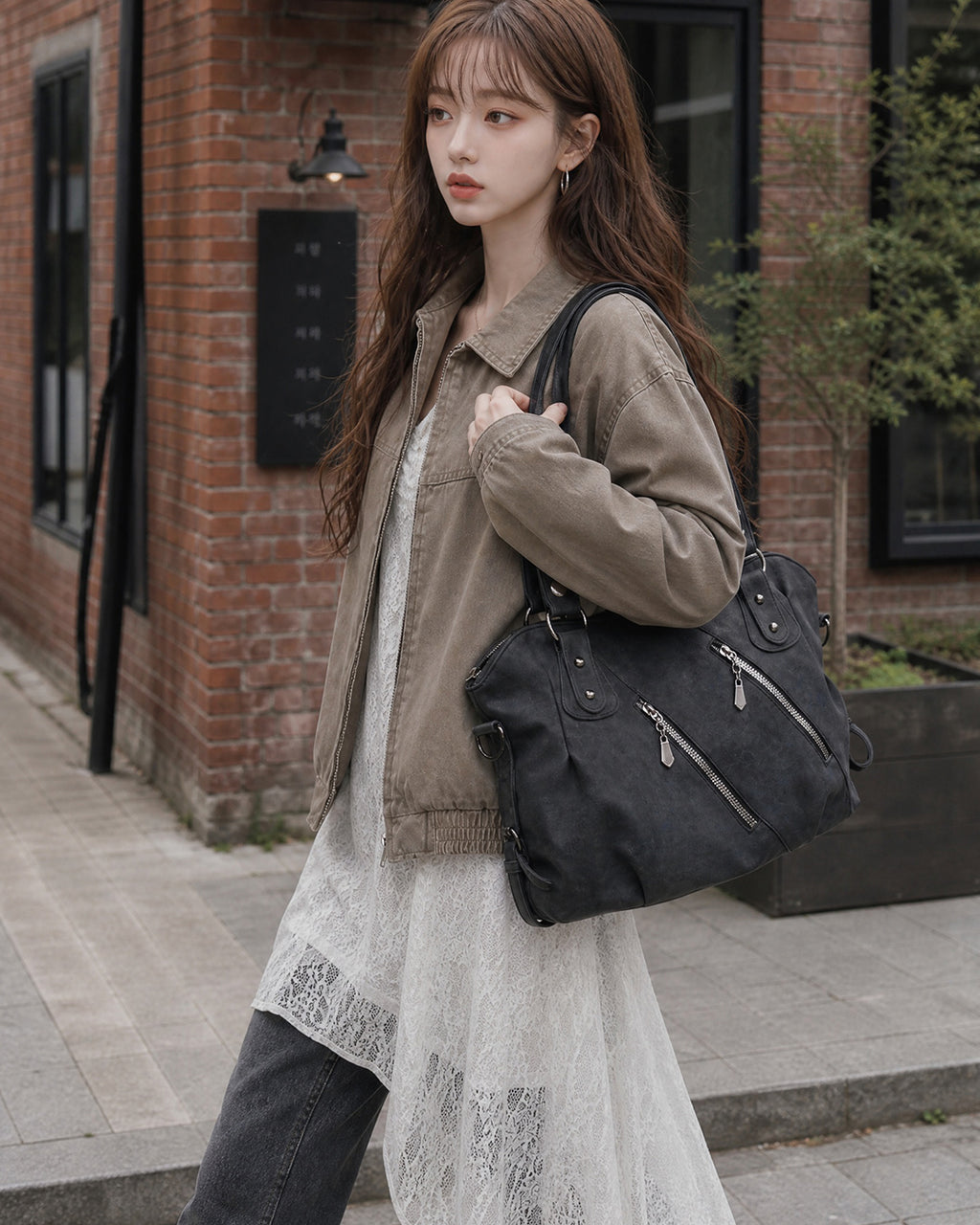 (UNISEX) Diagonal Zip Leather Tote Bag