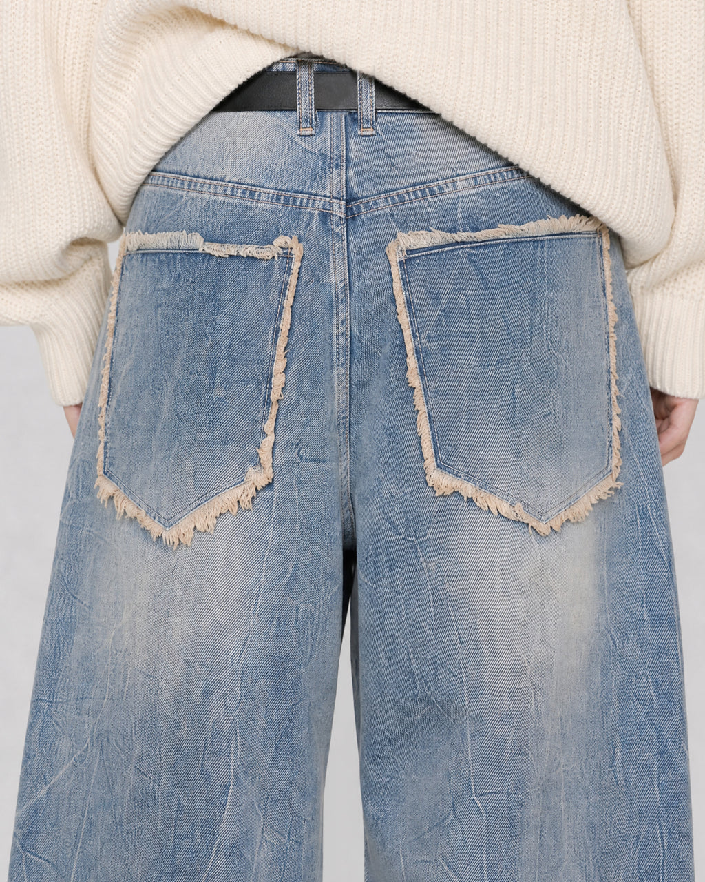 (UNISEX) Fringe Pocket Crack Washed Jeans