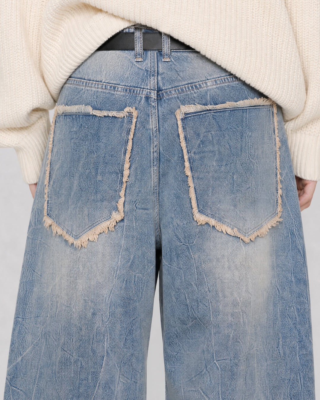 (UNISEX) Fringe Pocket Crack Washed Jeans